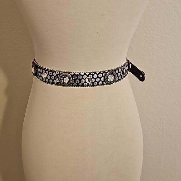 Embellish leather belt size small. - Picture 3 of 5